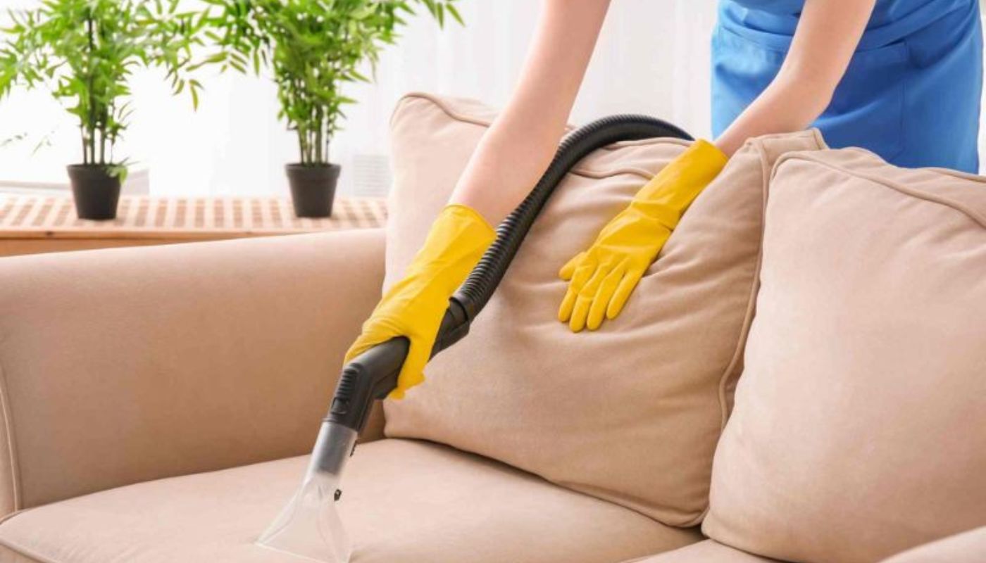 Hướng dẫn vệ sinh và bảo quản sofa phòng khách đúng cách