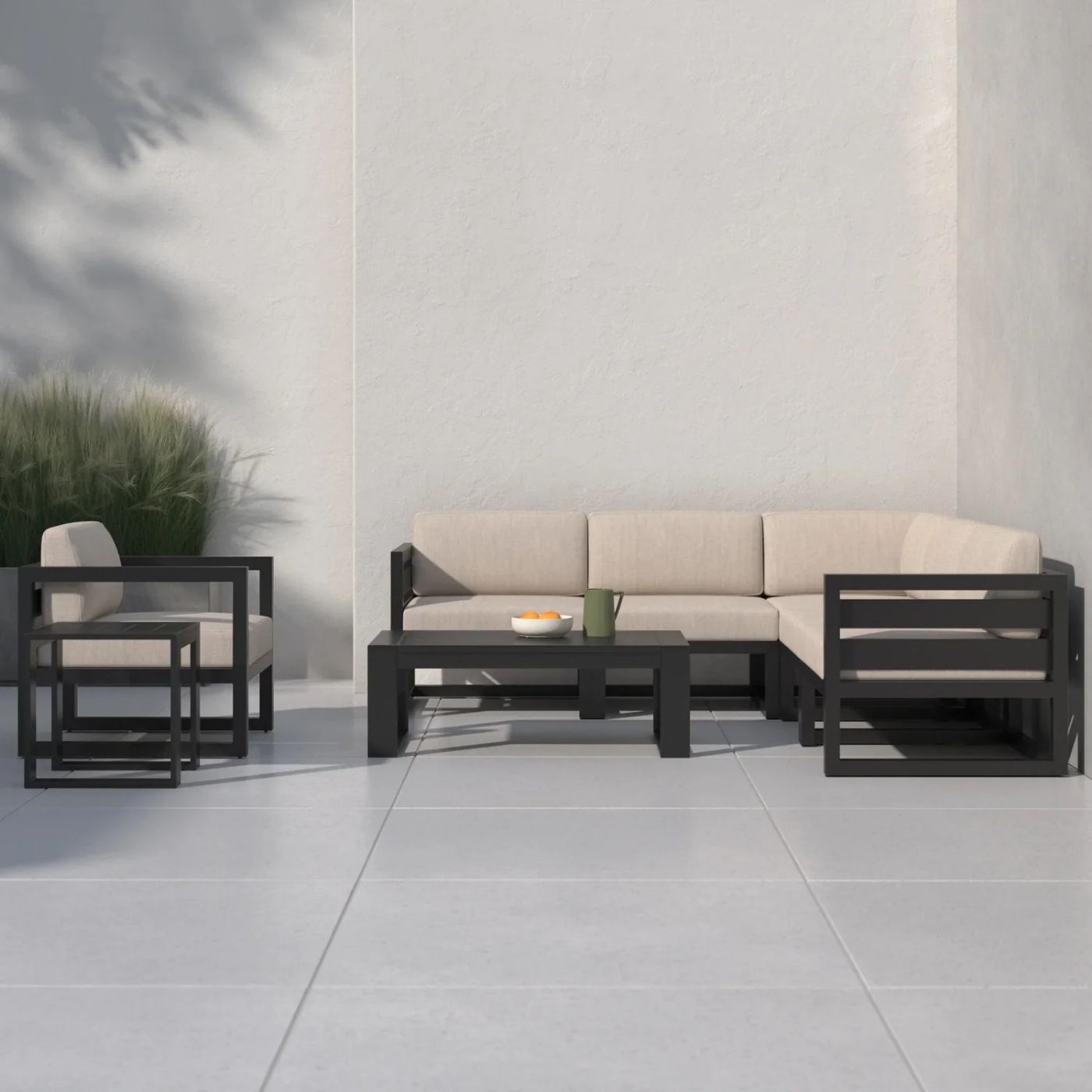 Nên chọn sofa có khung đã được sơn lớp tĩnh điện giúp chống gỉ sét hiệu quả