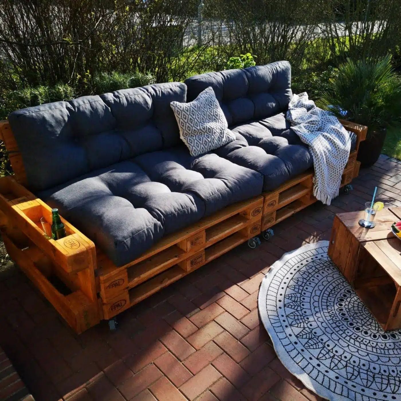 Mẫu ghế sofa pallet gỗ sáng tạo, phóng khoáng, phá cách
