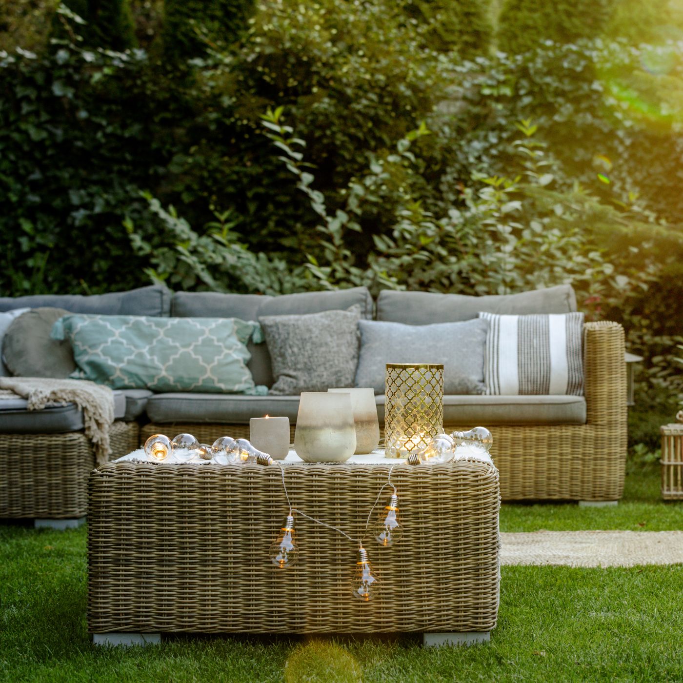 Sofa quán cà phê sân vườn thanh lịch và tinh tế