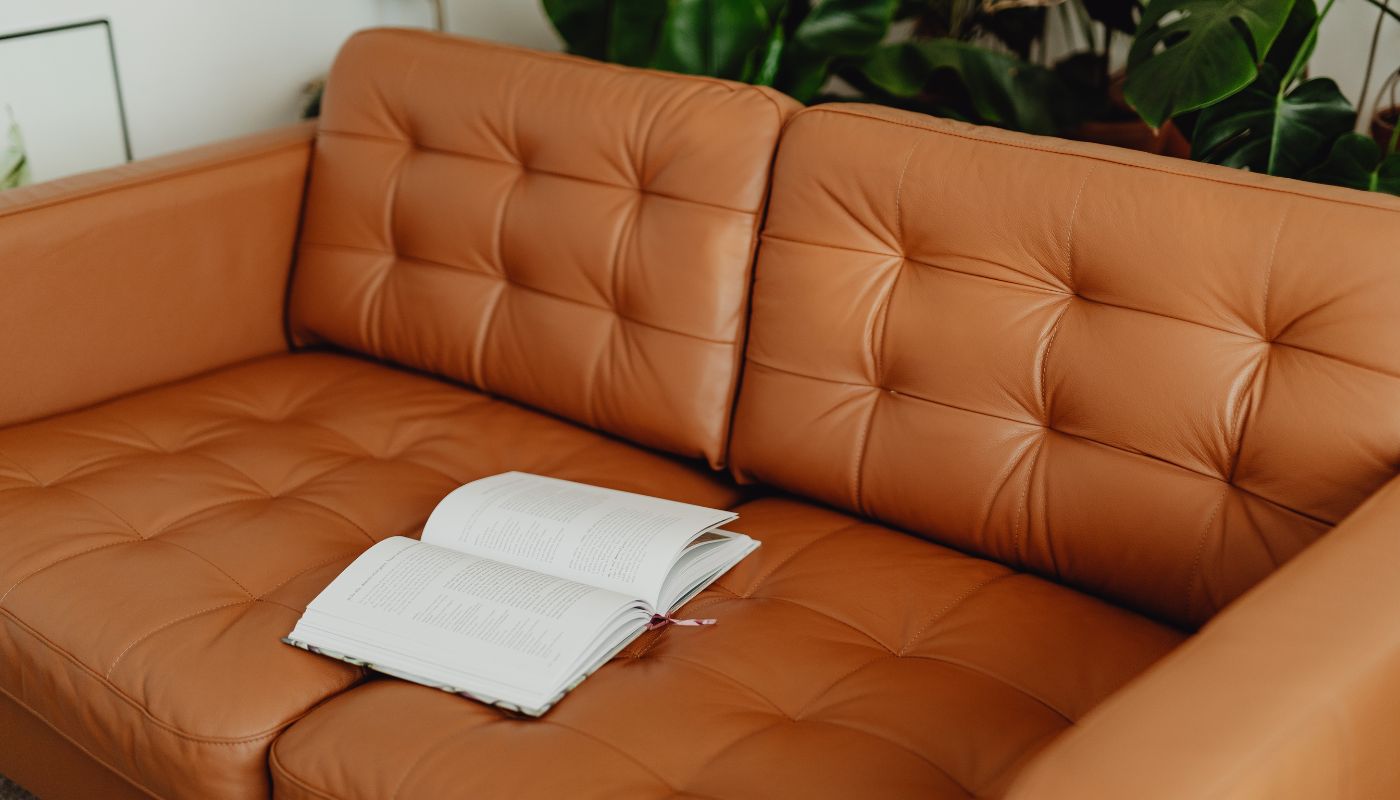 Việc sử dụng chất liệu da không đảm bảo khiến sofa dễ bị nứt Việc sử dụng chất liệu da không đảm bảo khiến sofa dễ bị nứt