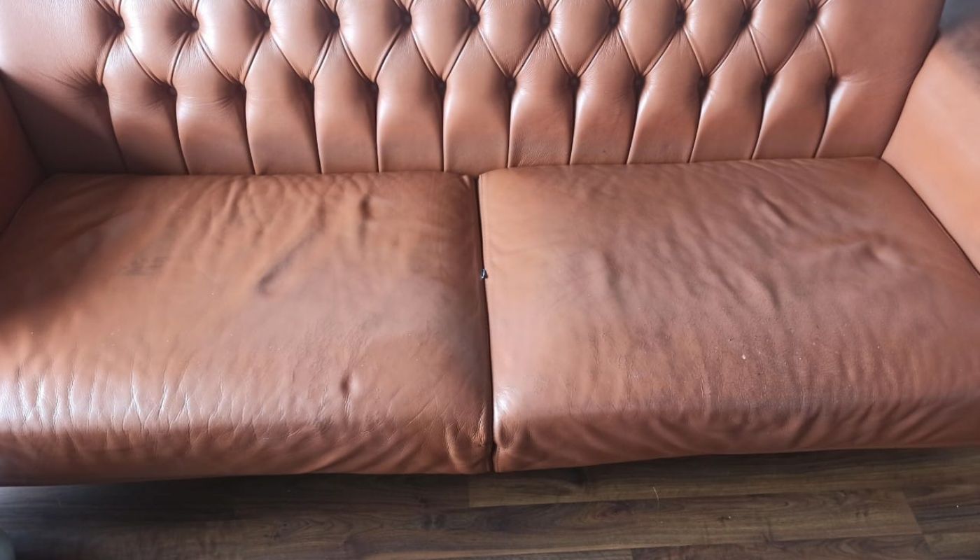 Sofa xuất hiện vết nứt li ti, có thể xử lý bằng sản phẩm dưỡng chuyên dụng Cách xử lý và phục hồi sofa da bị nứt