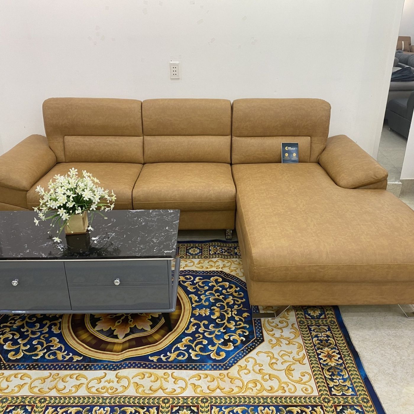 Mẫu sofa đẹp bọc da PVC dễ vệ sinh, bề mặt sáng bóng