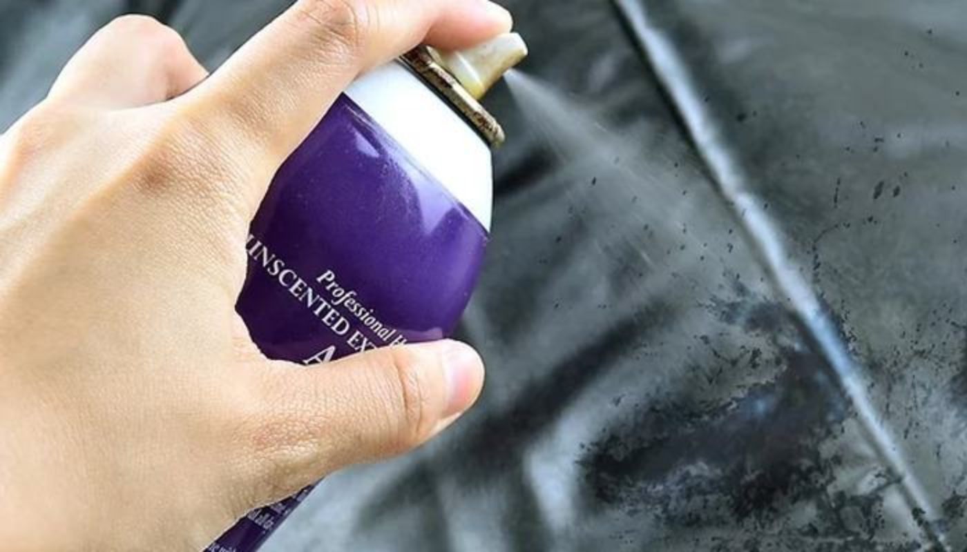 Cách xử lý vết mực bằng gôm xịt tóc